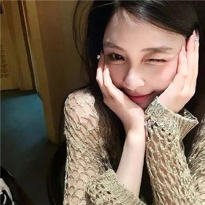 穿黑衣的女孩